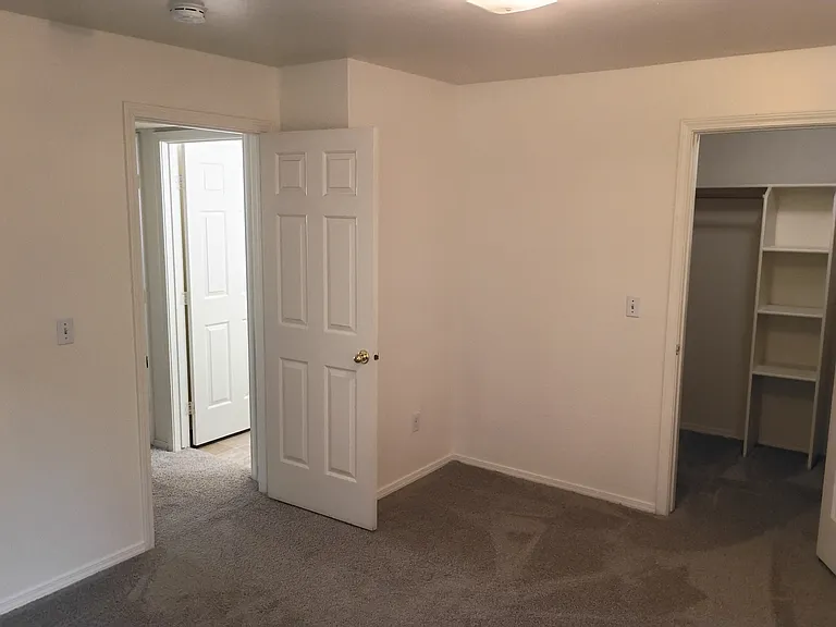 Mallard Cove Apartments — Photo 16
