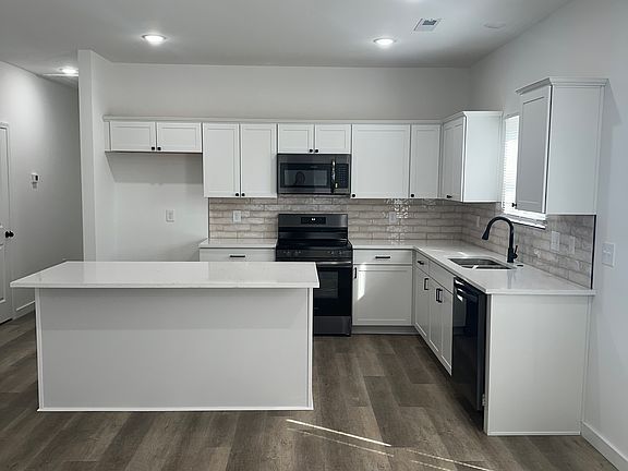 Kitchen (Fridge Included)