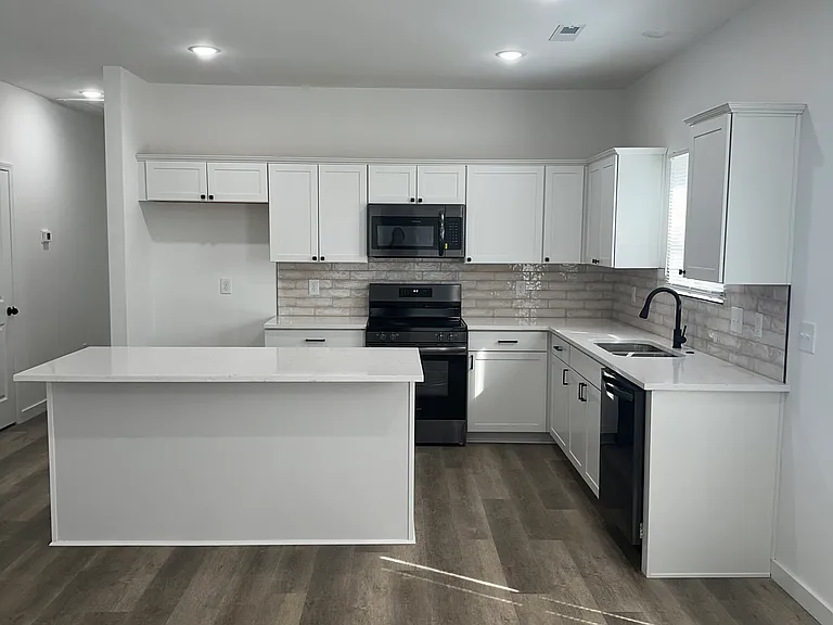 Kitchen (Fridge Included)