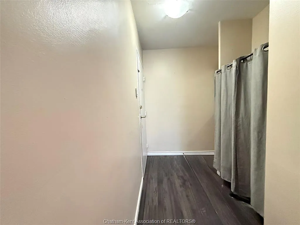 2 bed, 1.0 bath, $1,650 — Photo 3