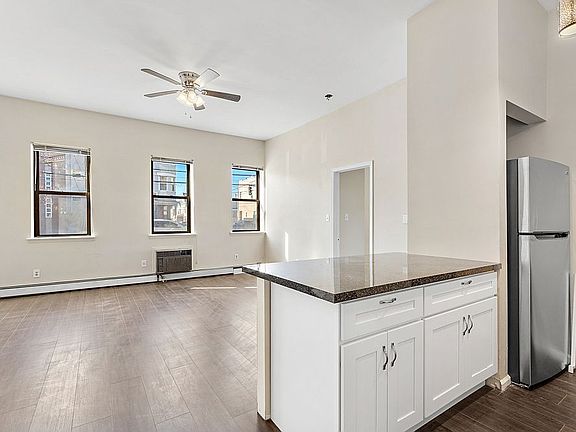 3rd image of 518-524 Kennedy Blvd #1E