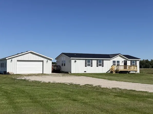 1313 E Murphy Lake Rd, Mayville, MI 48744