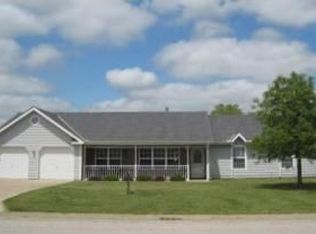 815 Myers Dr, Tonganoxie, KS 66086