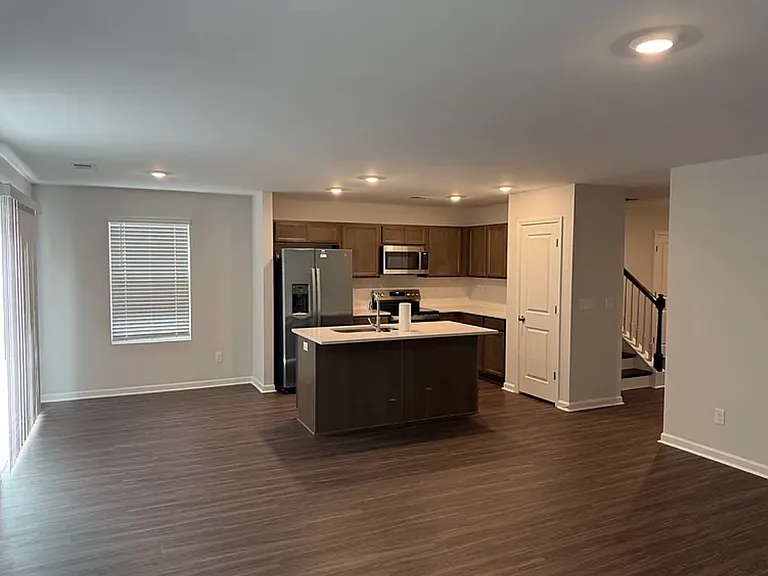 973 Lodgepole Ln — Photo 2