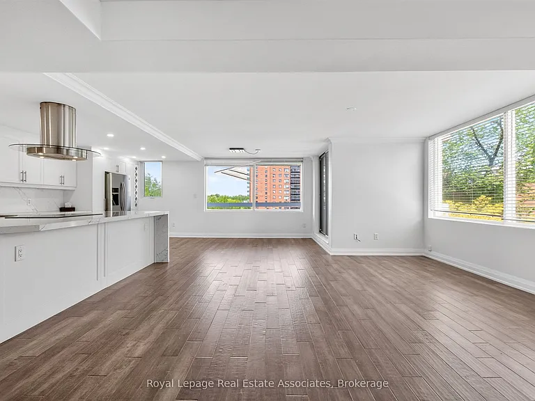 39 Stavebank Rd W #404 — Photo 10