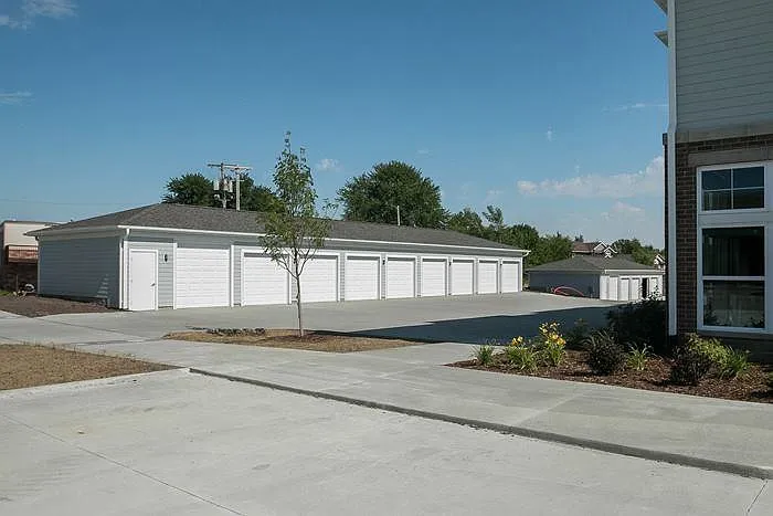 508 Eastbury Dr — Photo 9