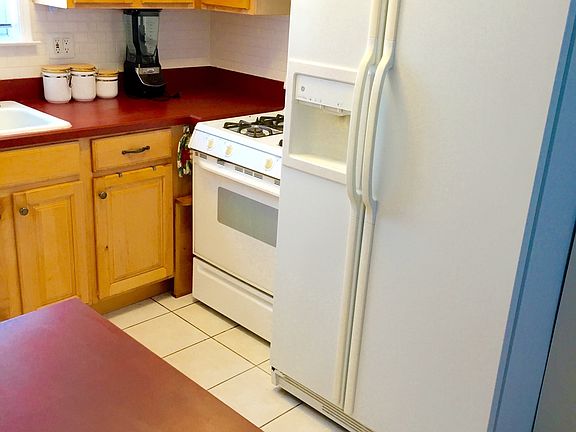 3rd image of 113 Plauderville Ave
