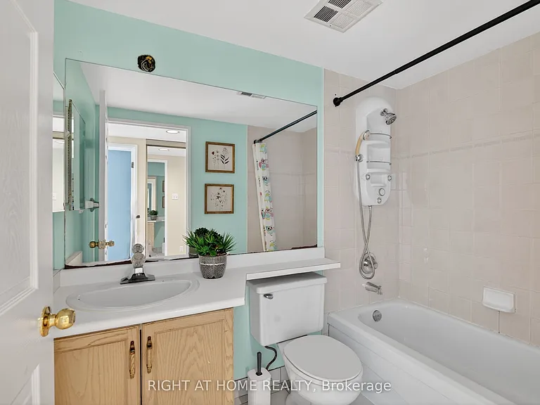6 Humberline Dr #323 — Photo 32