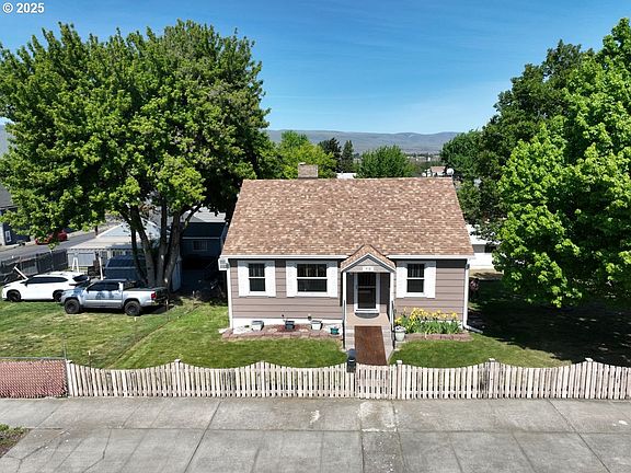 2nd image of 719 W 11th St