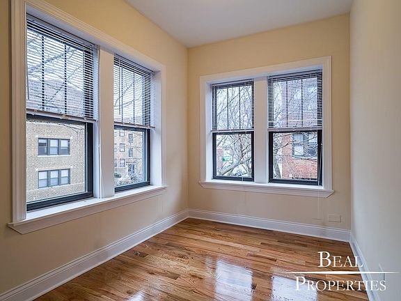 4th image of 622 W Cornelia Ave APT 2S