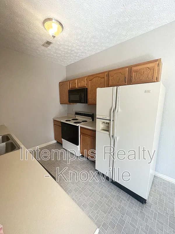 2 bed, 2.0 bath, $1,950 — Photo 2