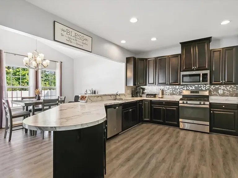 622 Newman Dr — Photo 5