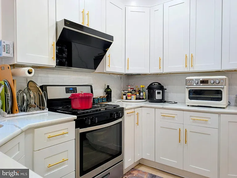 72 Harvard Cir — Photo 11
