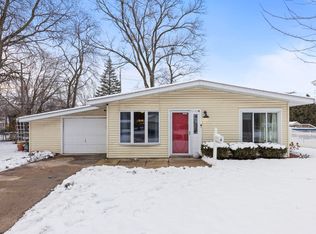 6 Saugatuck Rd, Montgomery, IL 60538