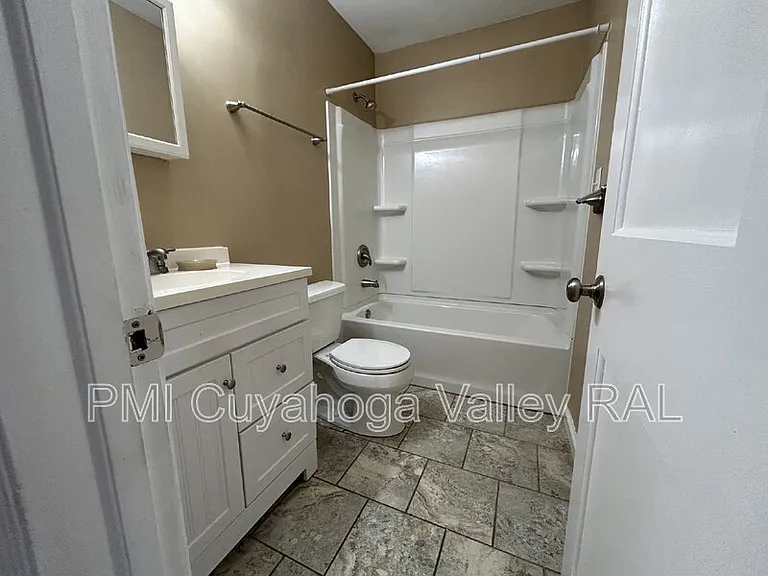 2364 Suncrest Dr — Photo 6