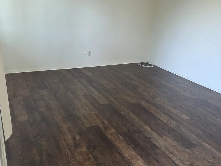 Moracambe Manor Apartments — Photo 7