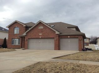 1000 Warwick Dr, Matteson, IL 60443