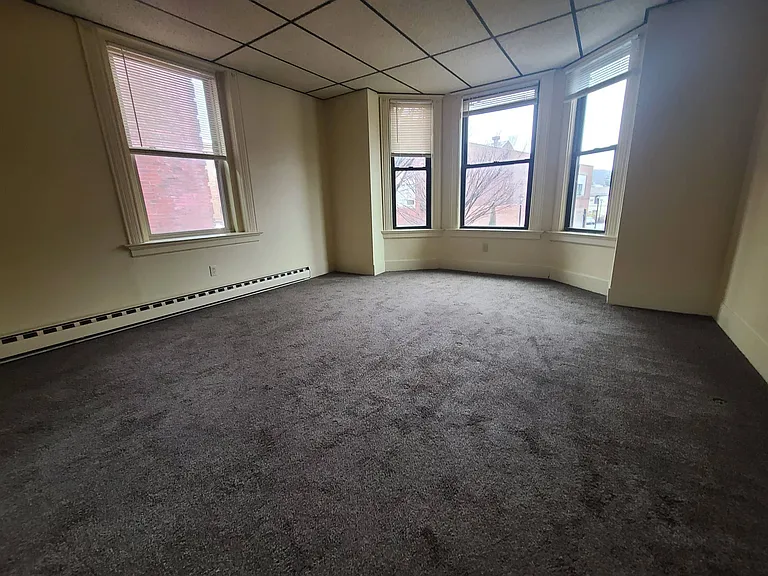30 Willow St #32 — Photo 4