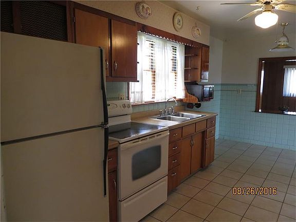 3rd image of 108 N Tremont Ave