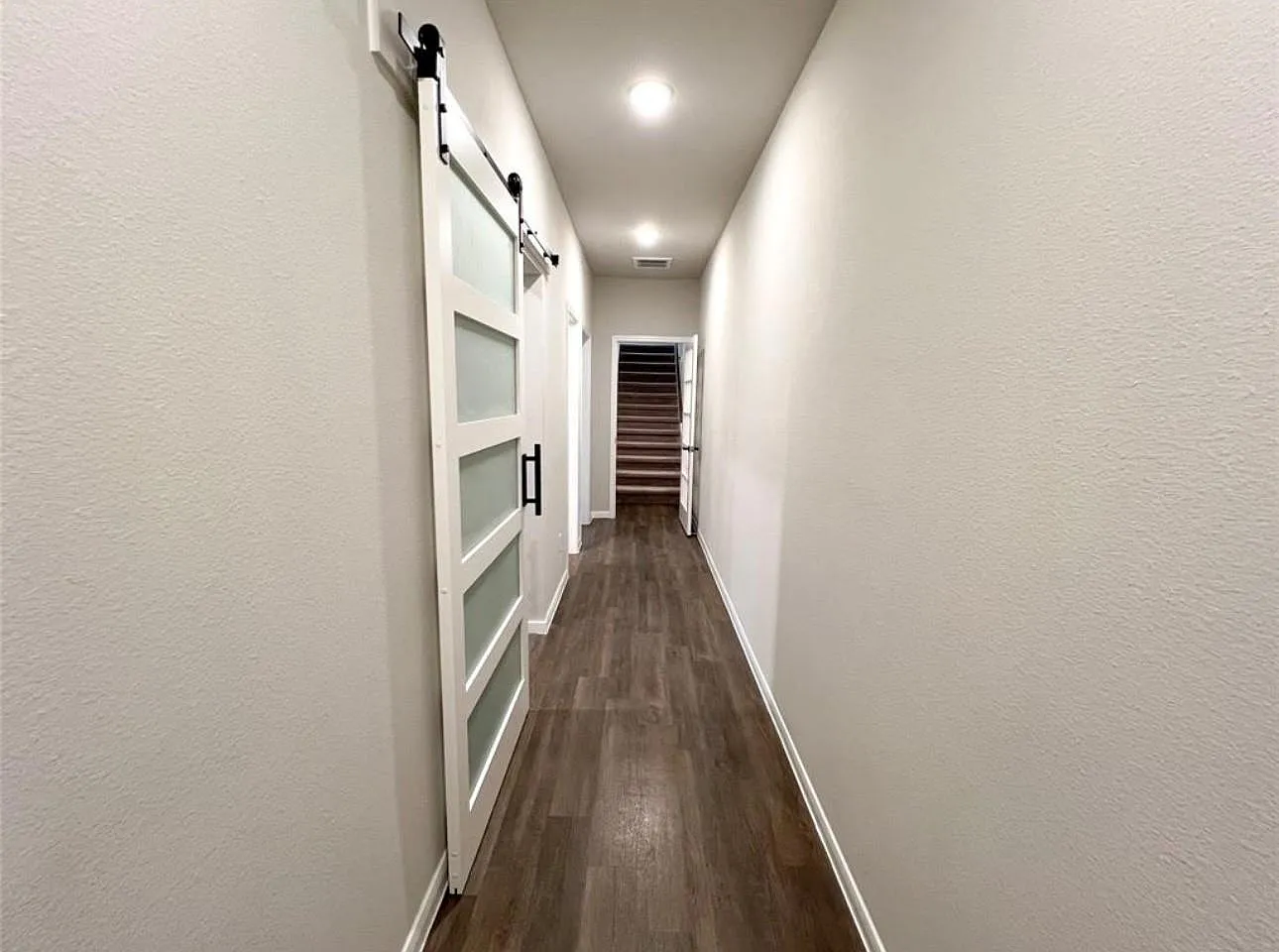 2 bed, 2.5 bath, 1818 sqft, $2,100 — Photo 3