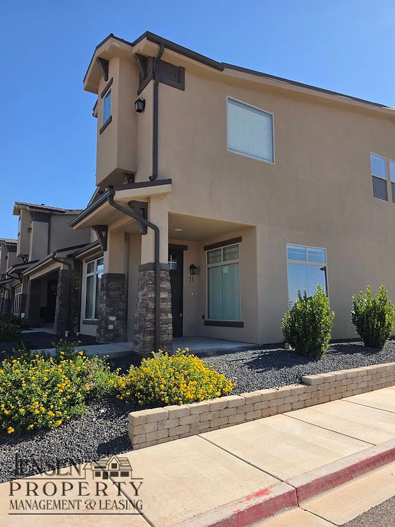 Newer Town Home in Ivins — Photo 4