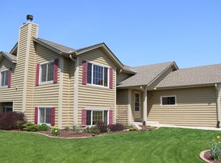 W150N7515 Hidden Meadow Ct, Menomonee Falls, WI 53051