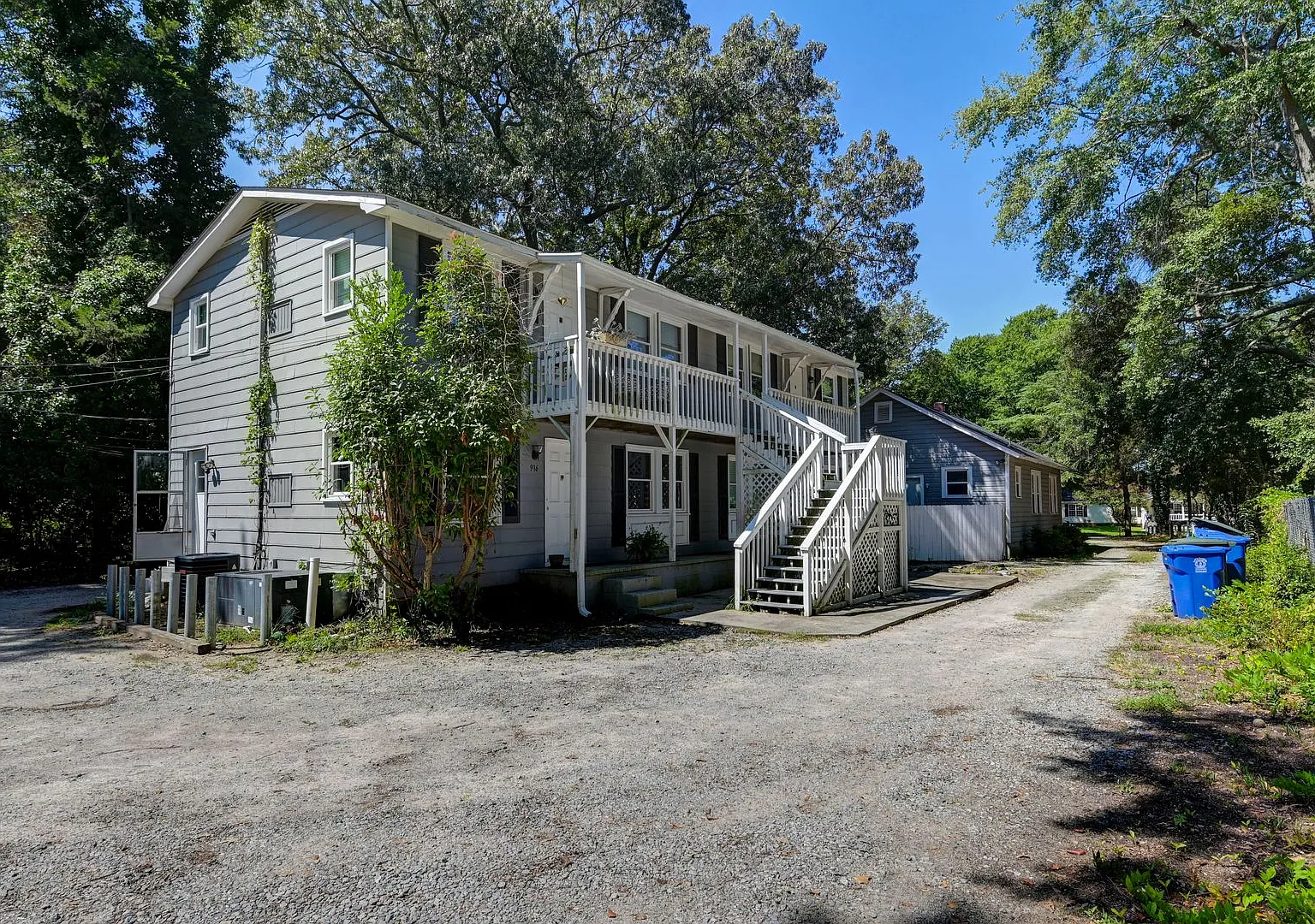 Just 8 Minutes from USC Charming 2 Bedroom Home with Covered Front Porch! — Photo 2