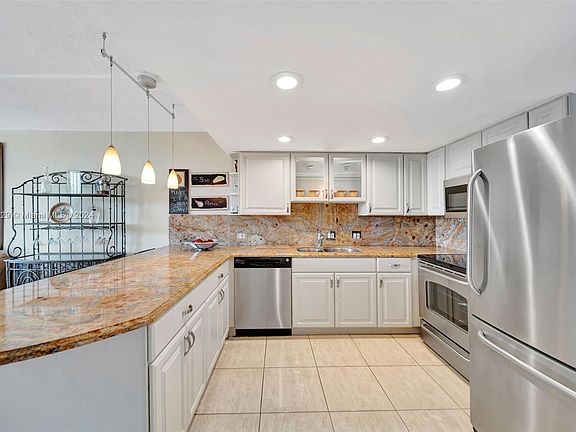 4th image of 20500 W Country Club Dr APT 817