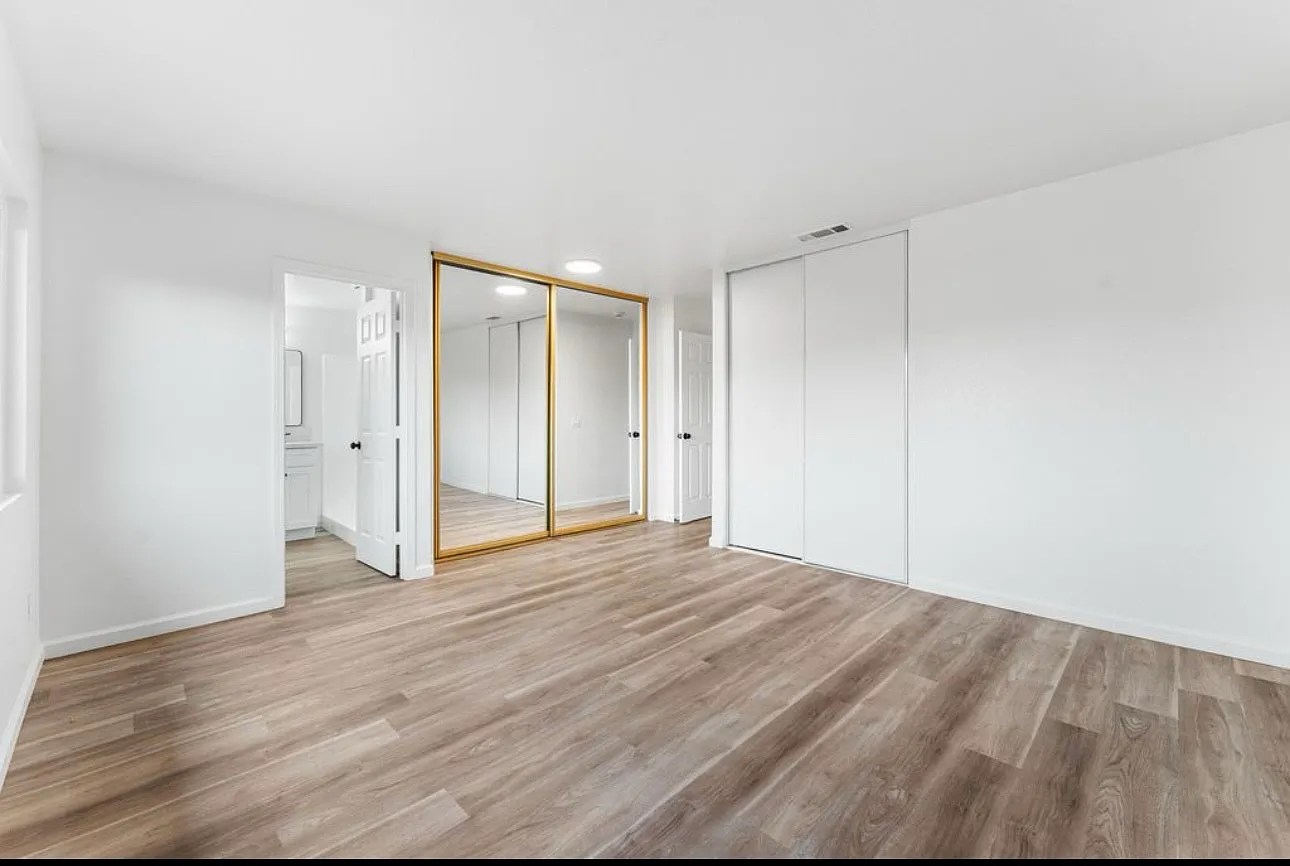 1041 Landsford St — Photo 1