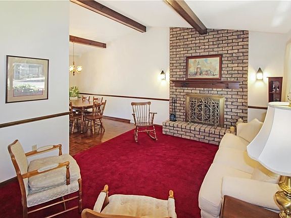 3rd image of 15 Elm Ln