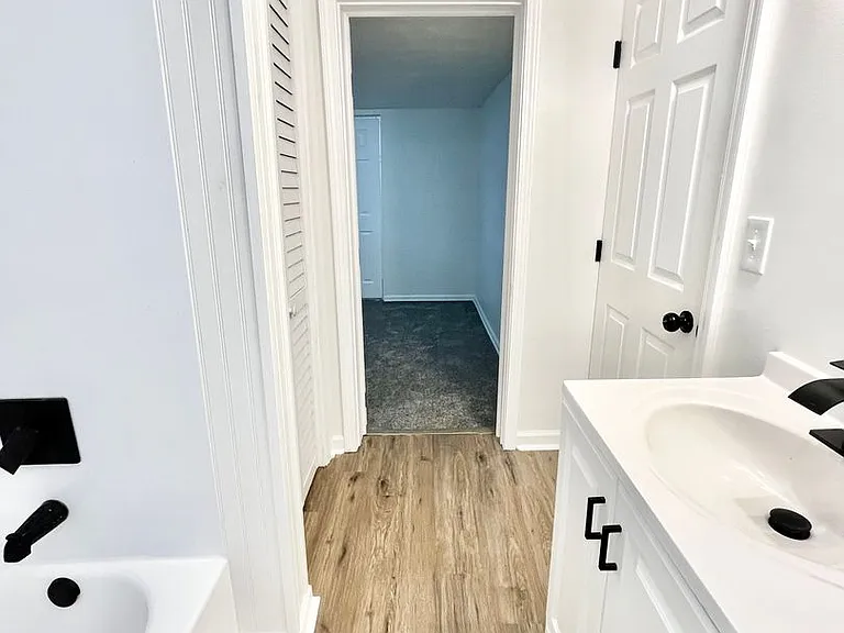 1118 W Whitney Ave — Photo 20