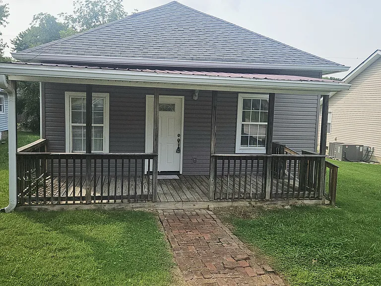 1411 Irwin Ave — Photo 1