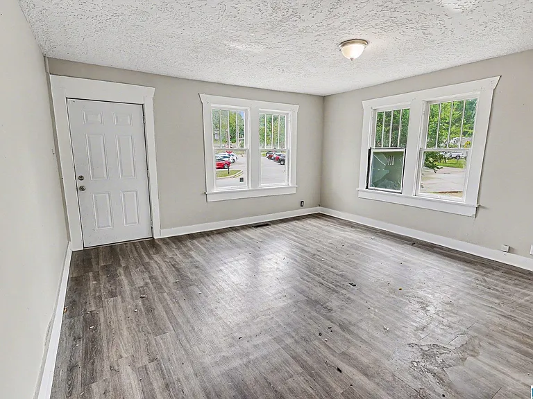 1447 Wharton Ave — Photo 3