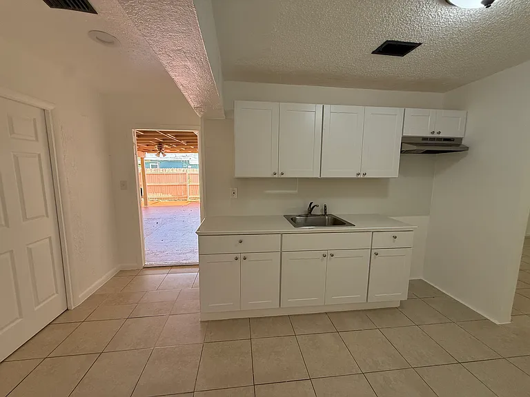 549 Jennings Ave — Photo 14