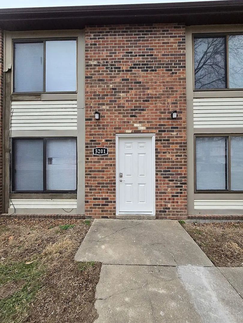 2 Bedroom 1 Bath — Photo 1