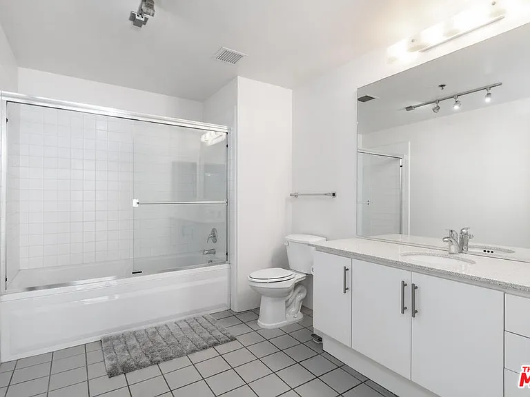 330 E 11th St #607 — Photo 12
