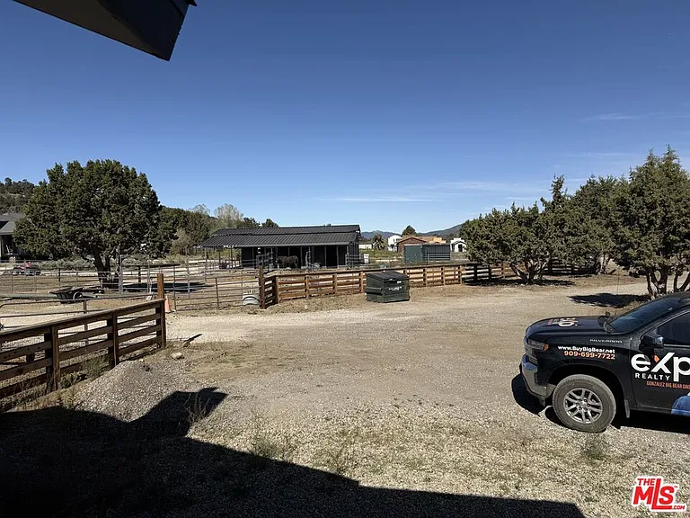 47041 Old Pioneer Town Rd — Photo 2