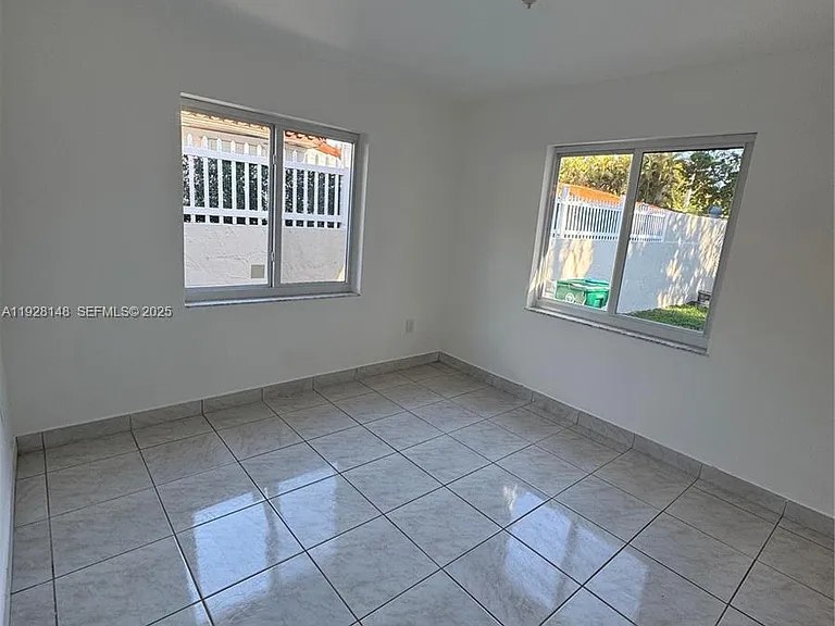 3021 SW 2nd Ave — Photo 8