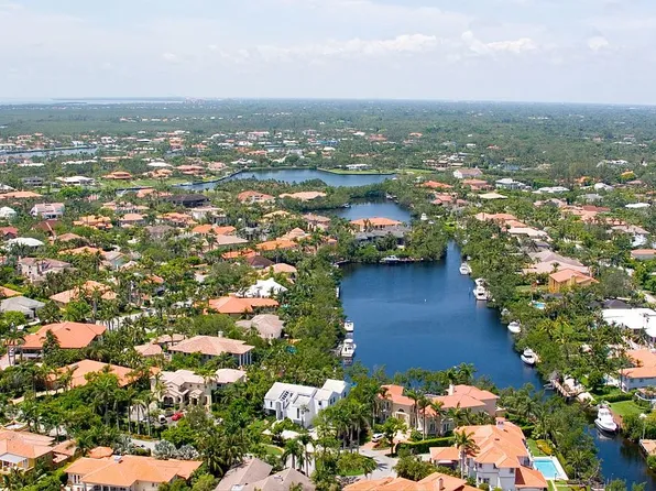 220 Costanera Rd, Coral Gables, FL 33143