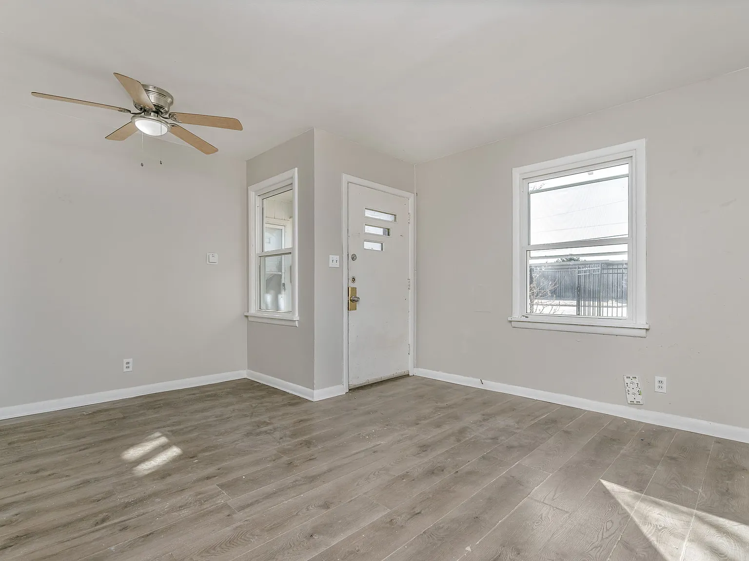 2304 SW 8th Ave — Photo 1