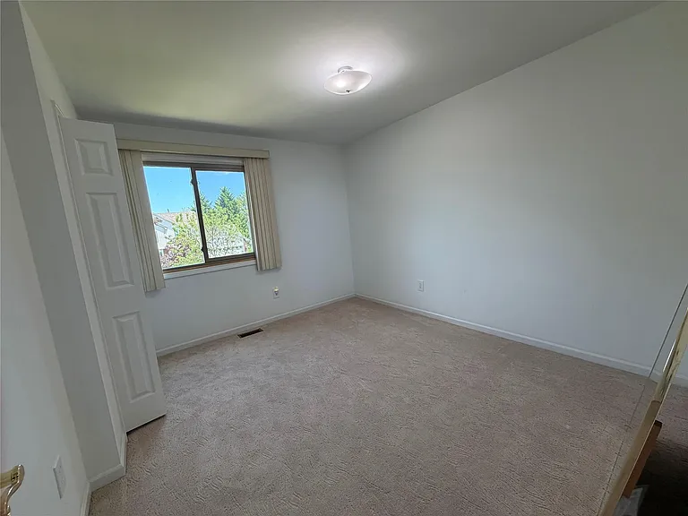 7043 Foxridge Dr — Photo 30