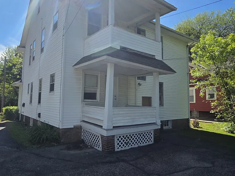 1462 Maple Rd #3 — Photo 7