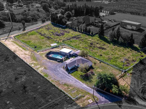 8302 Rodden Rd, Oakdale, CA 95361