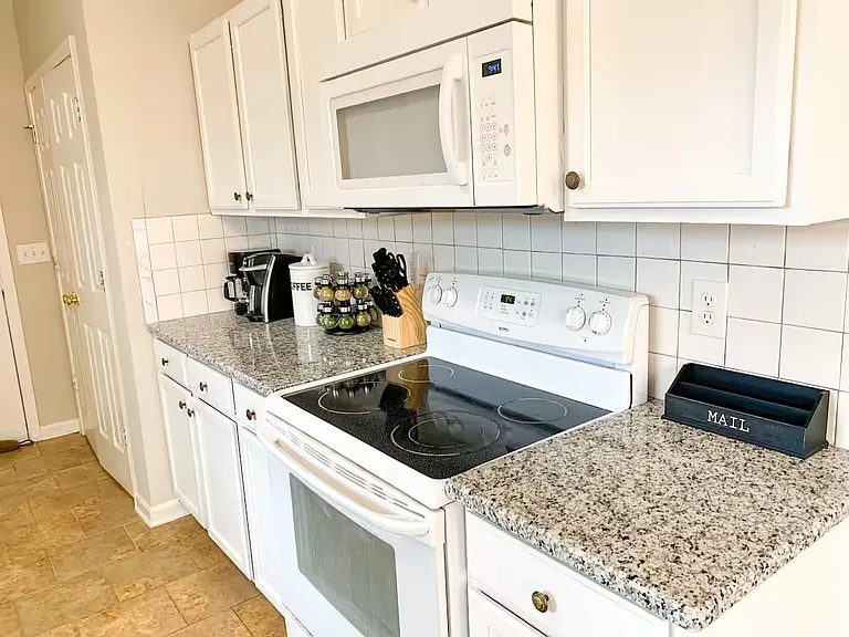 1012 Moreland Ave — Photo 8