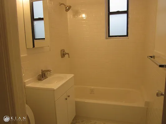 Rented by Kian Realty | media 15