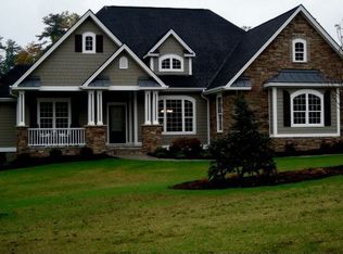 124 Montevilla Dr, Hendersonville, NC 28739