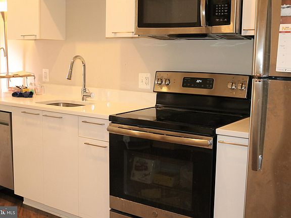 5th image of 989 S Buchanan St #408