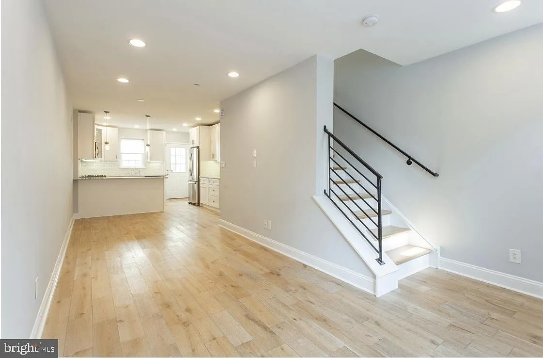 2 bed, 1008 sqft, $2,500 — Photo 2