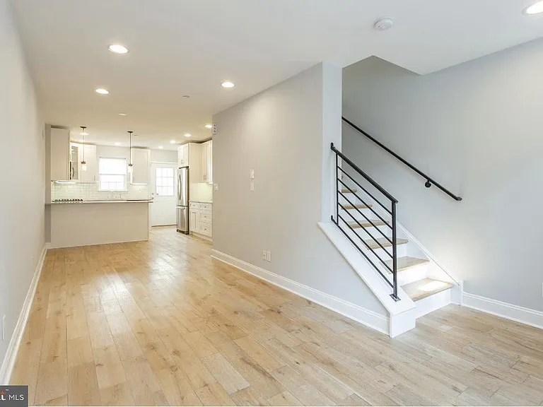 1322 S Bancroft St — Photo 2