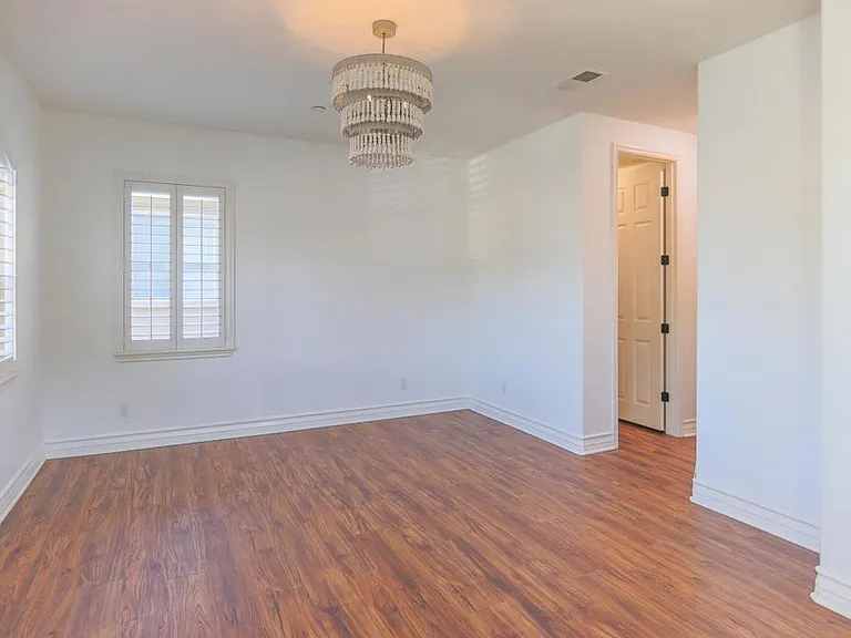 415 N Cedros N — Photo 32